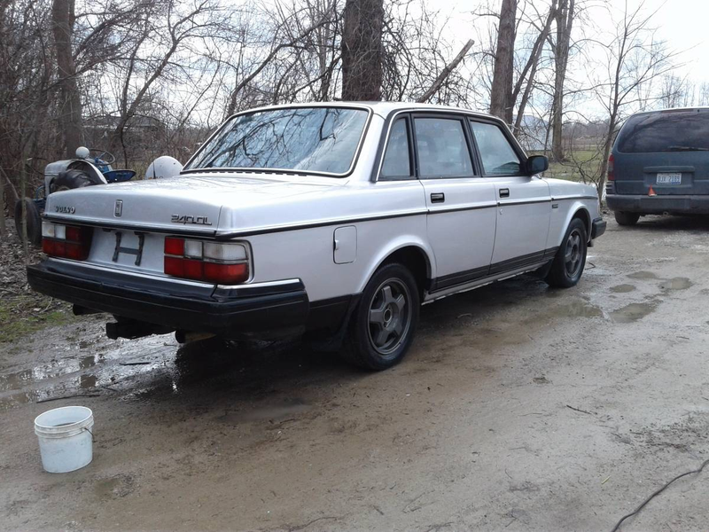 Illustration for article titled For $4,800, Could This SBC-Equipped 1990 Volvo 240 Be Valhalla Calling?